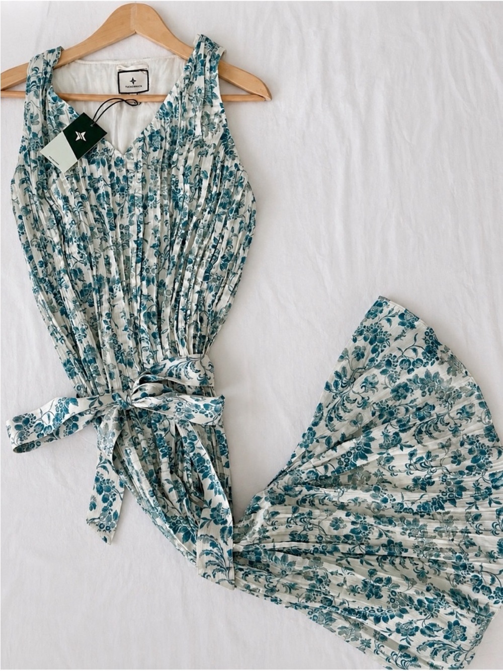 Tuckernuck Jardin de Fleurs Alina Plissé Maxi Dress NWT Small